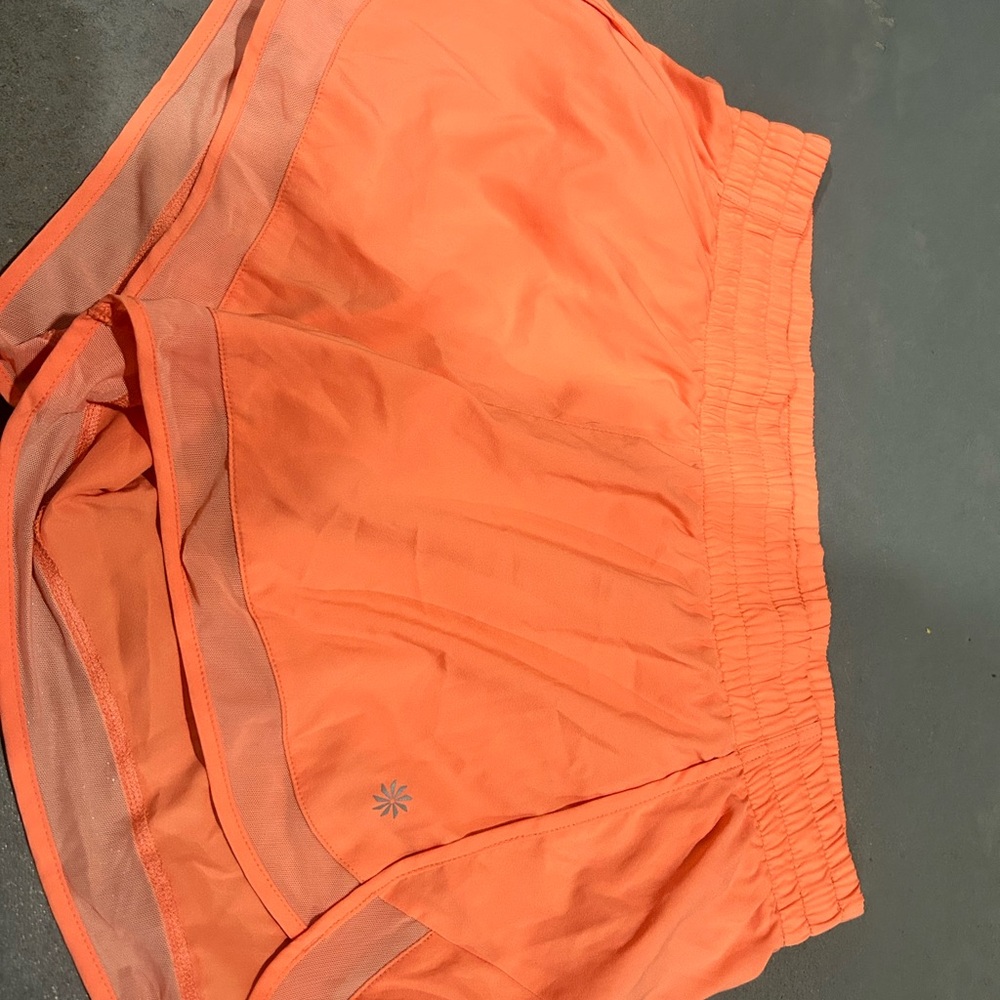 Athleta Mesh Racer Run Short 4” perfect condition